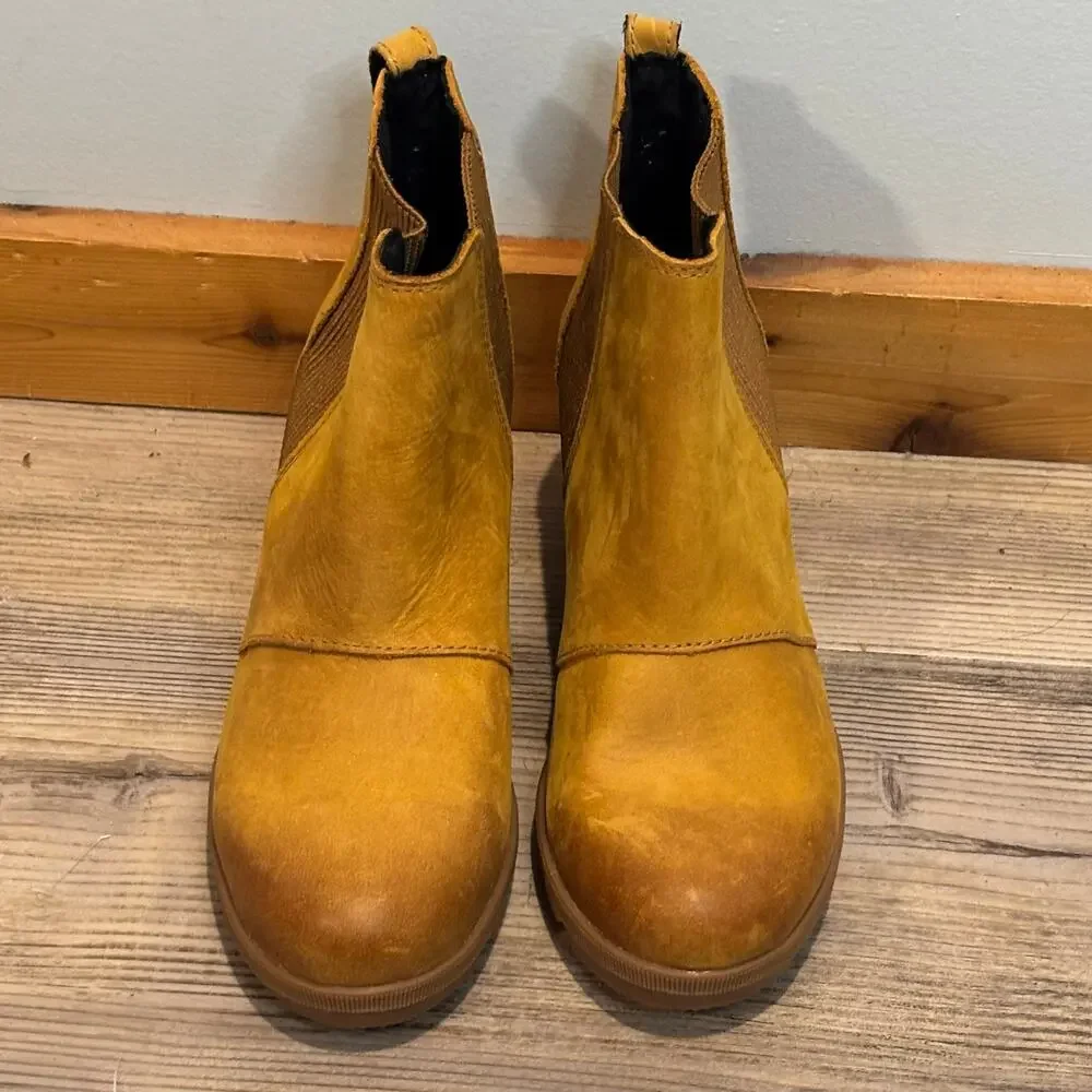 Sorel Joan of Arctic Wedge II Chelsea Boot in Camel - size 7